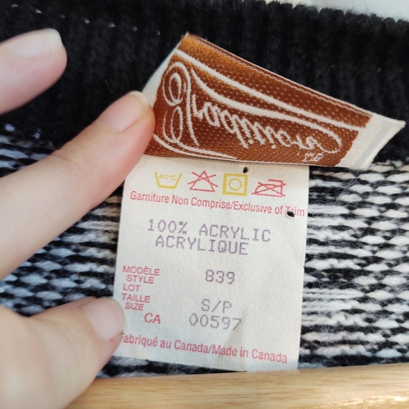 Vintage Cardigan; Black + White Houndstooth Knit - Picture 10 of 12